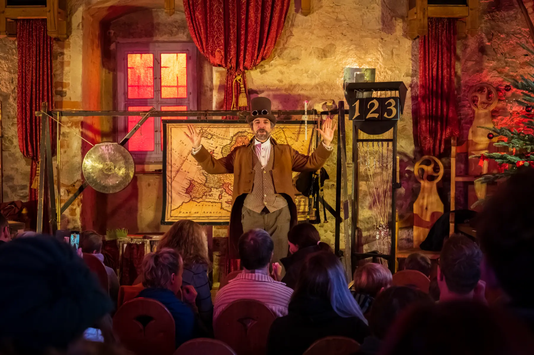 Märchentheater vor Publikum in der Schlosskapelle