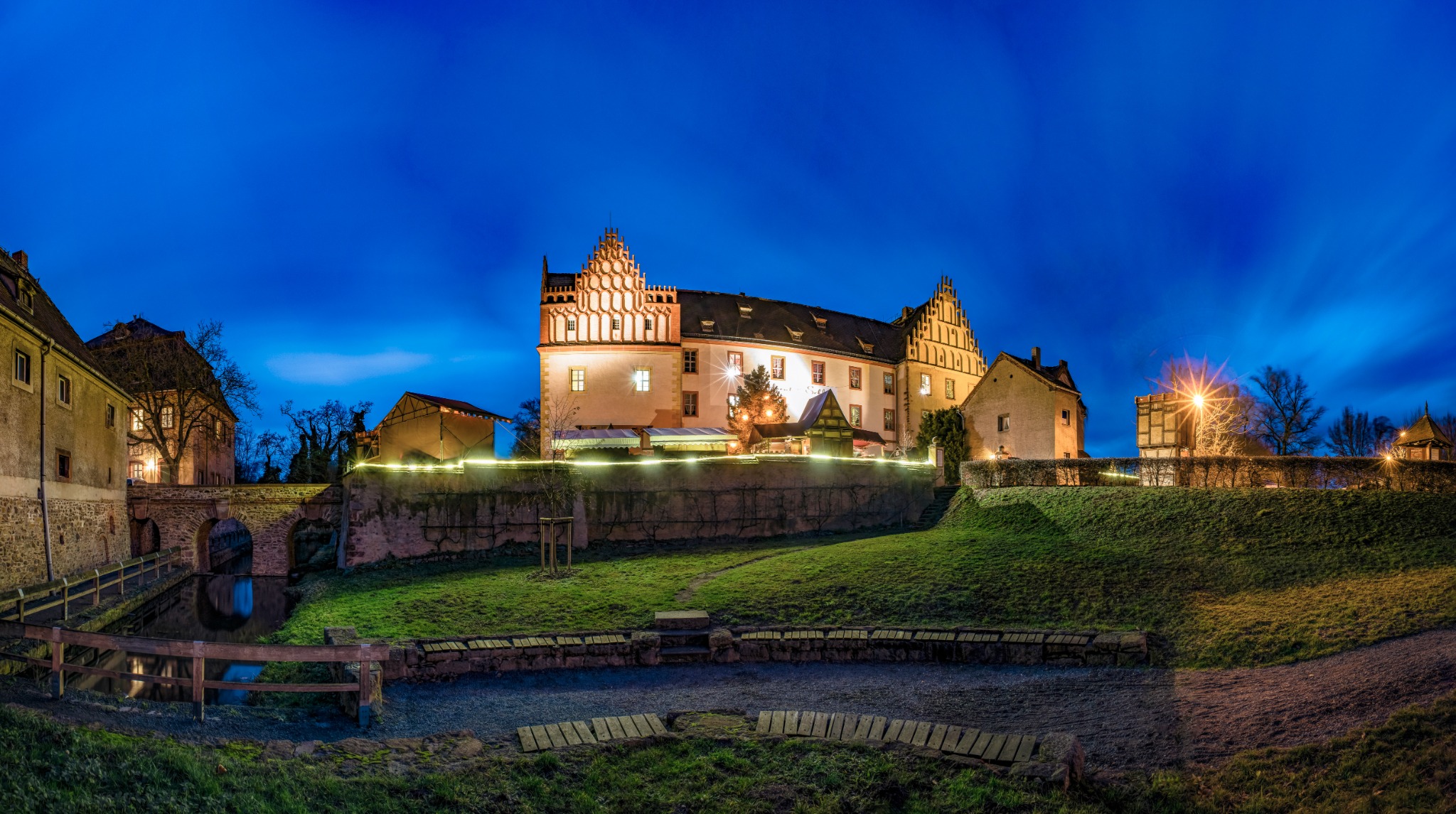 Beleuchtetes Schloss Trebsen zum Advent