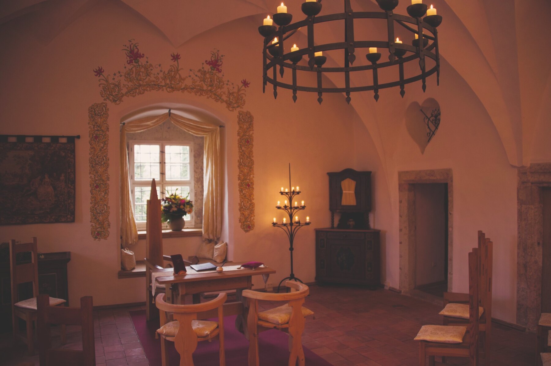 Das eingerichtete Trauzimmer auf Schloss Trebsen